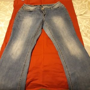 Ana bootcut jean